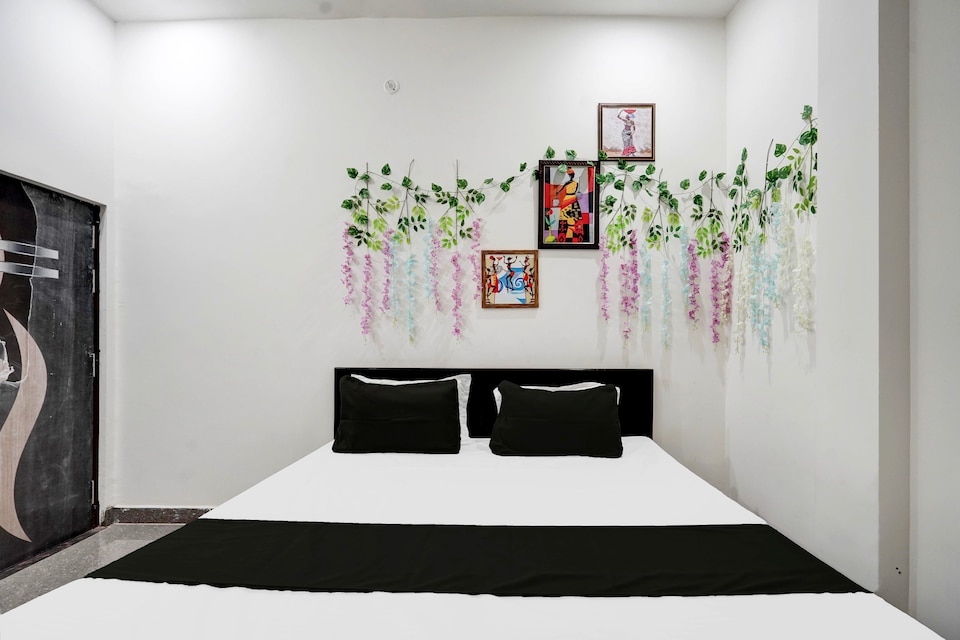 Hotel O THE HOTEL HEAVEN , Aligarh, Aligarh