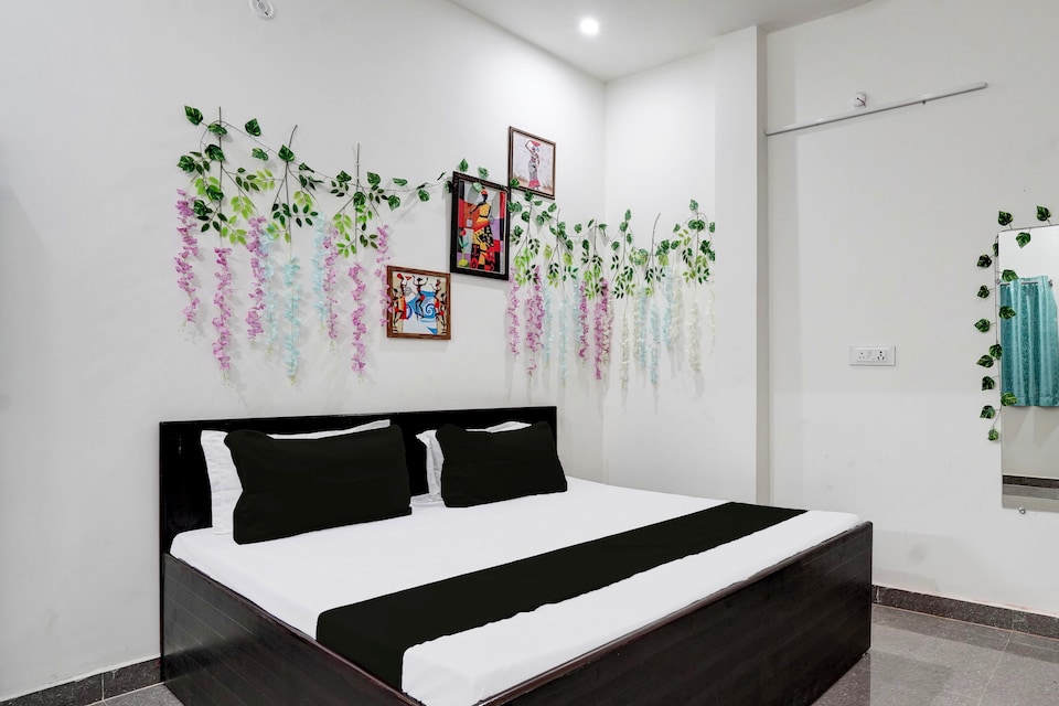 Hotel O THE HOTEL HEAVEN , Aligarh, Aligarh