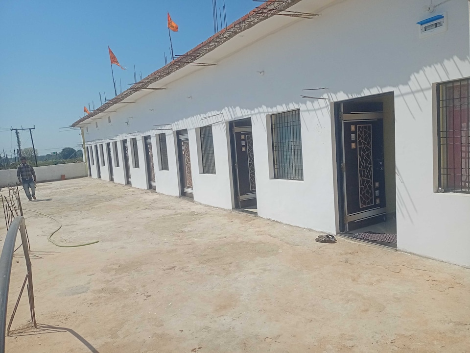 OYO 823844 RADHIKA HOTEL, Sleemanabad Road, Sleemanabad Road