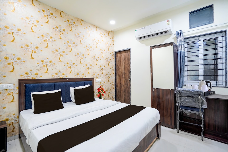 Collection O Satya Sai Square Formerly Hotel Crystal Inn, Vijay Nagar Indore, Indore