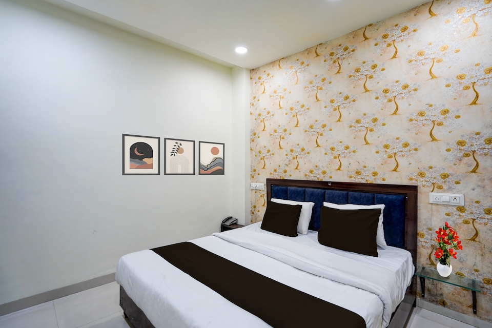 Collection O Satya Sai Square Formerly Hotel Crystal Inn, Vijay Nagar Indore, Indore