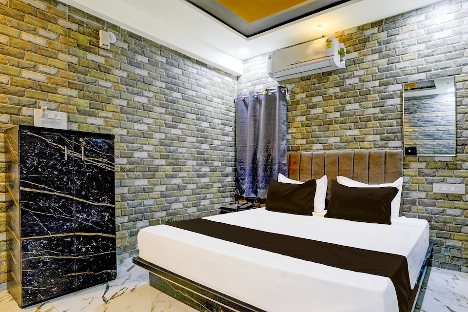 Collection O Leo Inn, Dhebar Road, Rajkot