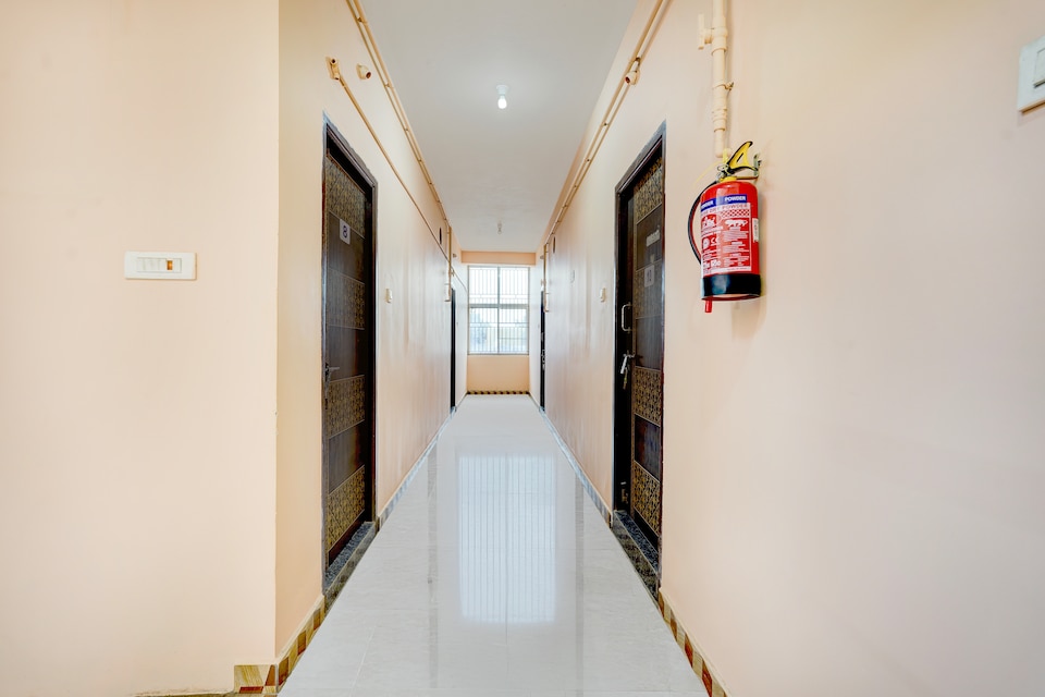 Super Hotel O Karanodai Formerly Sri Vari Rooms, Madhavaram, Chennai