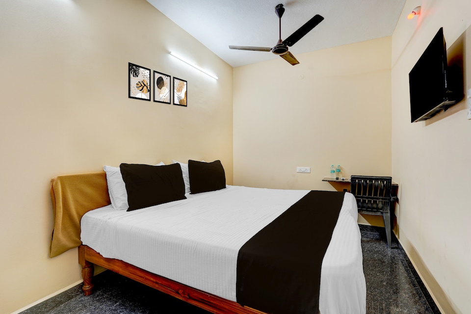 Super Hotel O Karanodai Formely AVR Rooms, Madhavaram, Chennai