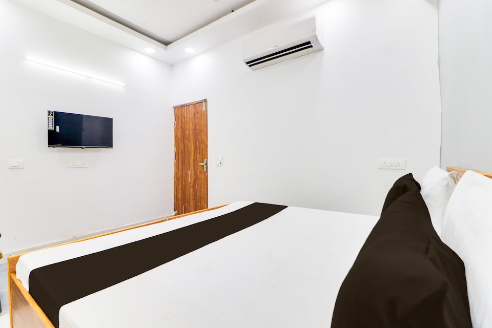 Hotel O Shine Inn Govind Puri Metro Station, Kalkaji Delhi, Delhi