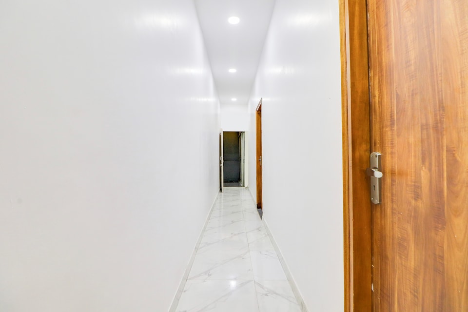 Hotel O Shine Inn Govind Puri Metro Station, Kalkaji Delhi, Delhi