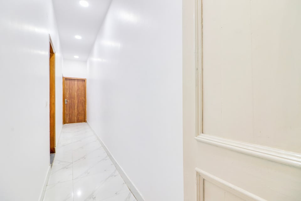 Hotel O Shine Inn Govind Puri Metro Station, Kalkaji Delhi, Delhi