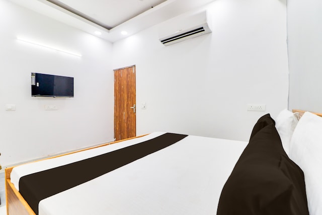 Hotel O Shine Inn Govind Puri Metro Station