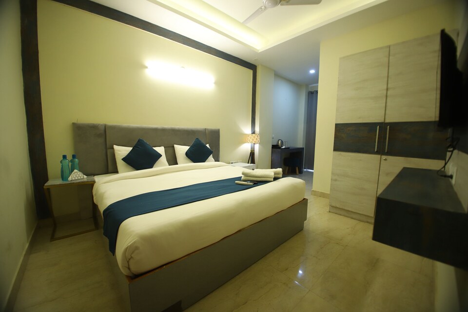 OYO Staycation Inn , Golf Course Road, Gurgaon
