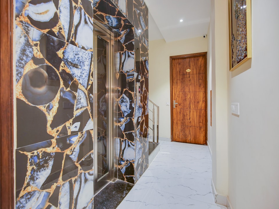 Hotel O Holiday First, Golden Temple Road Amritsar, Amritsar