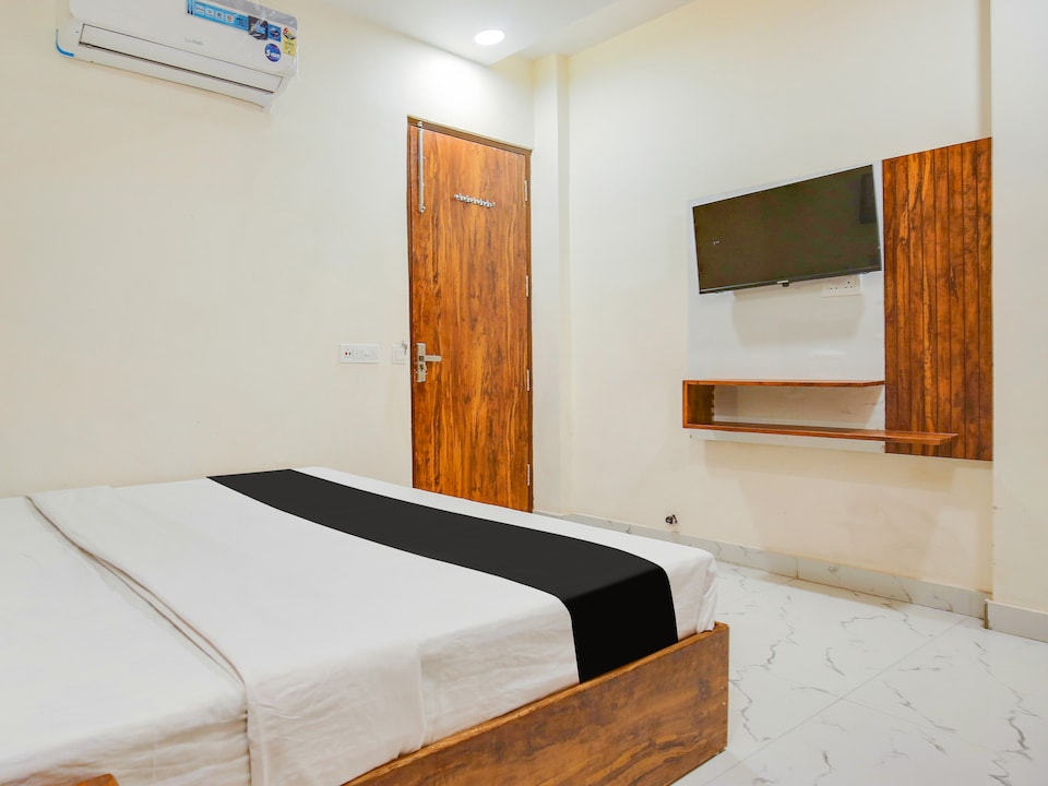 Hotel O Holiday First, Golden Temple Road Amritsar, Amritsar