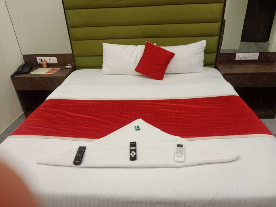 OYO 824019 Hotel B-Town, Andheri West, Mumbai