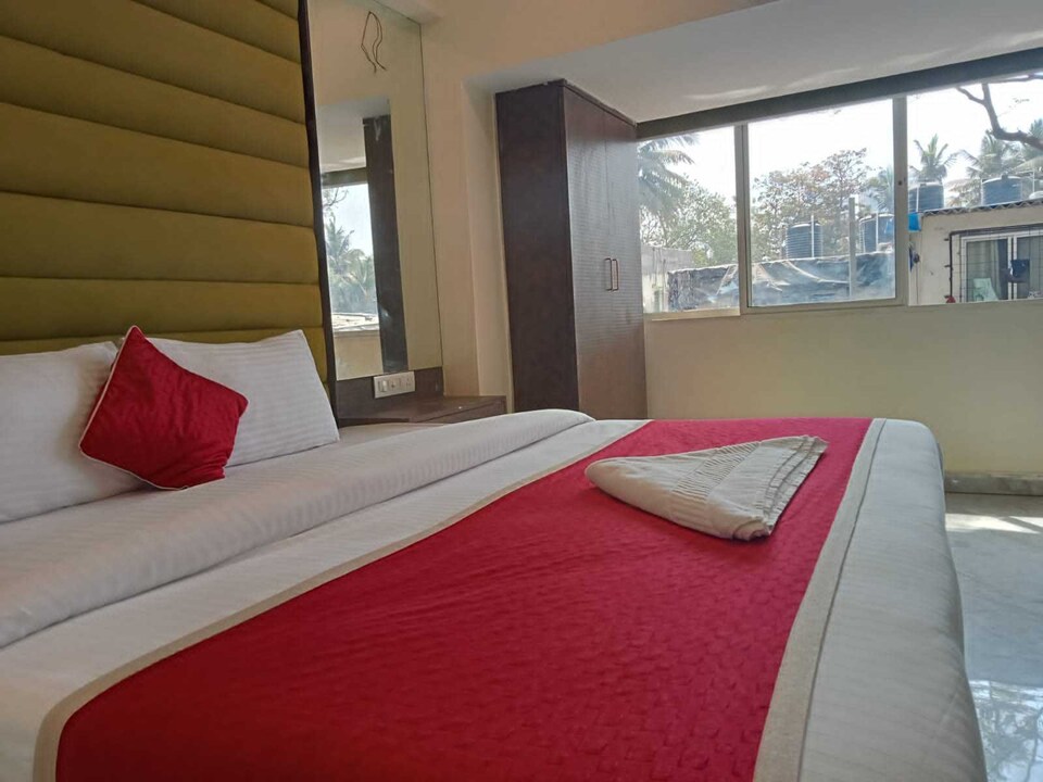 OYO 824019 Hotel B-Town, Andheri West, Mumbai