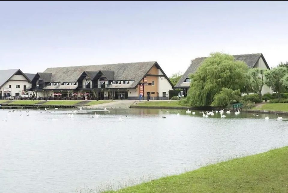 Lakeside Willen Lake Milton Keynes, MK15, Milton Keynes