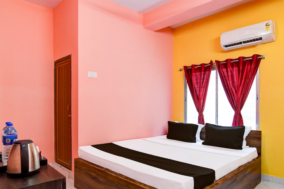Hotel O Barasat Home Stay, VIP Road Kolkata, Kolkata