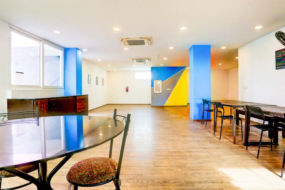 Hotel O Saina Apartment, HUDA CENTRE 1, Gurgaon