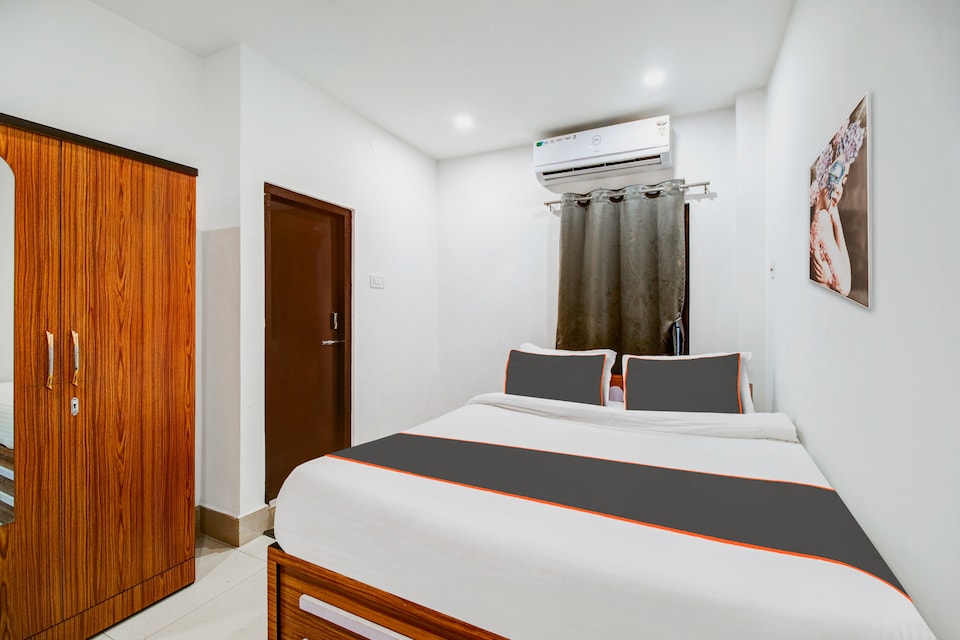 Collection O The Oviya Grand, ISBT Guwahati, Guwahati