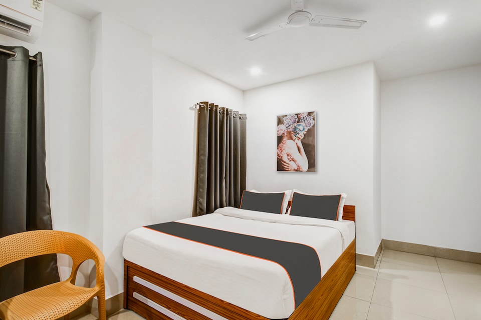 Collection O The Oviya Grand, ISBT Guwahati, Guwahati