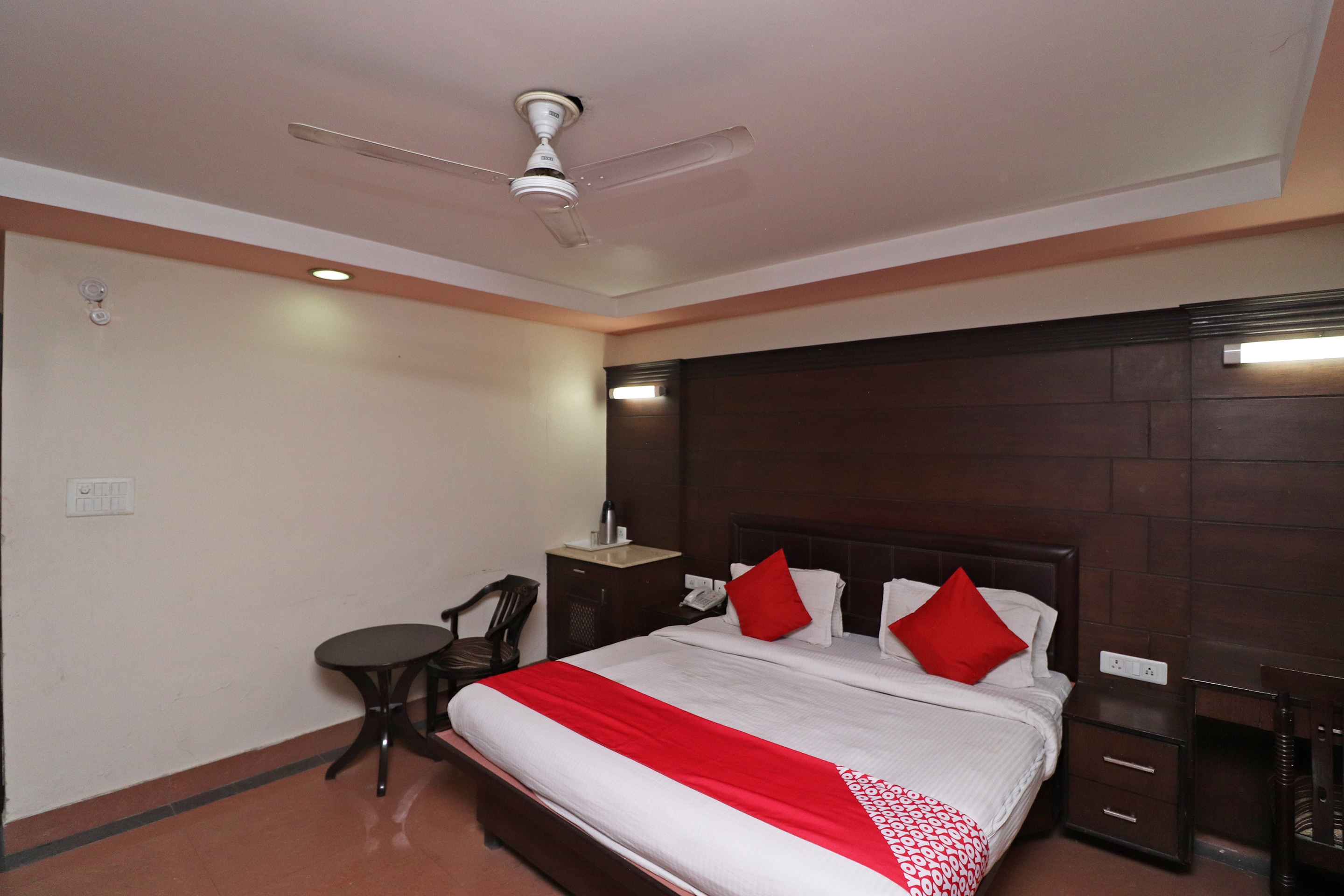 Foxoso Taj View Hotel,,3 star