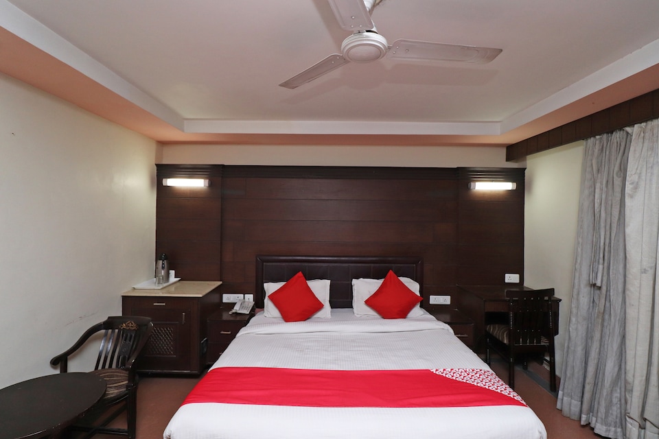 OYO 1835 Hotel Bluemont, Agra Fort, Agra