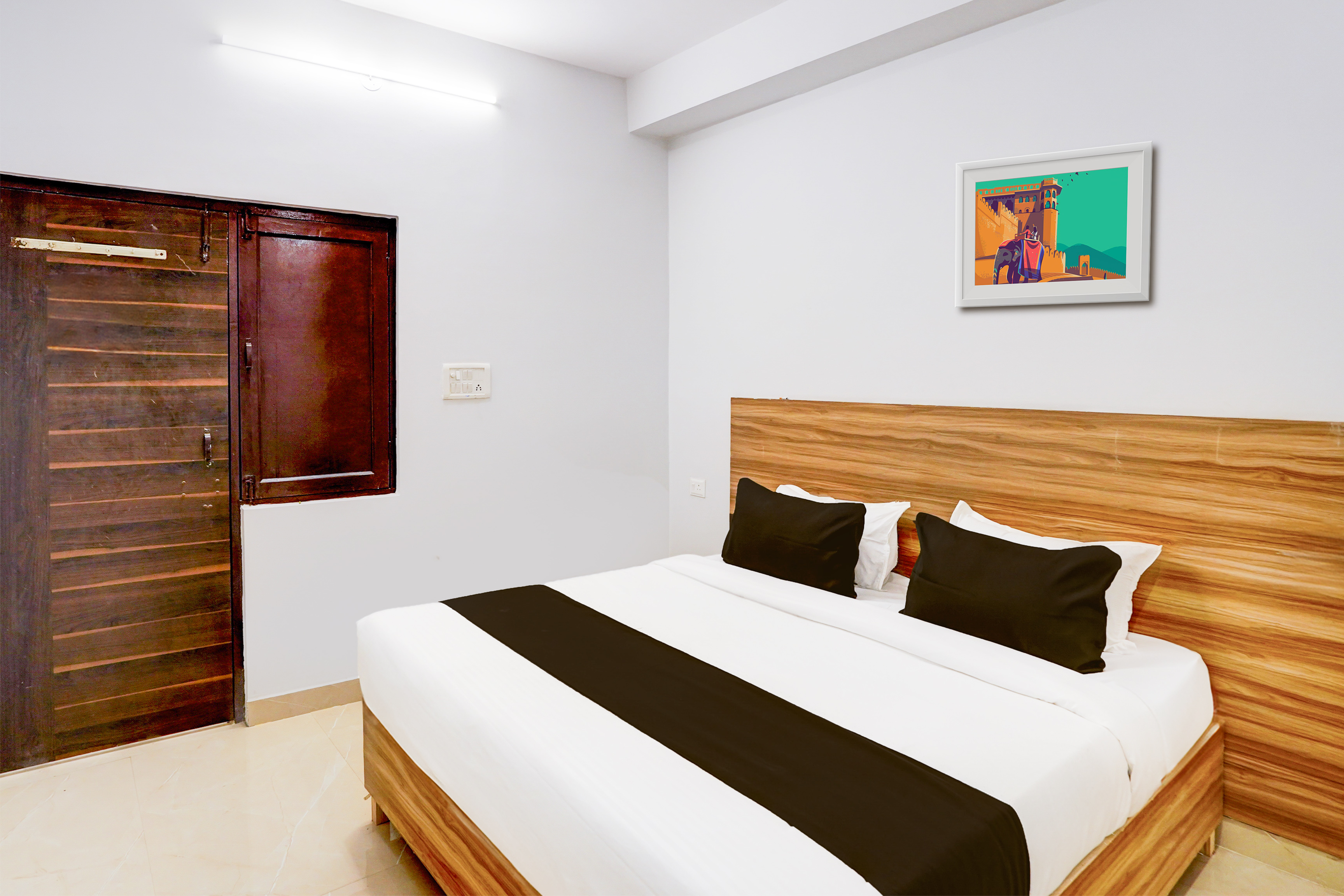 Hotel O THE SIDHARTHA, Flagship Ghaziabad, Book @ ₹689 - OYO