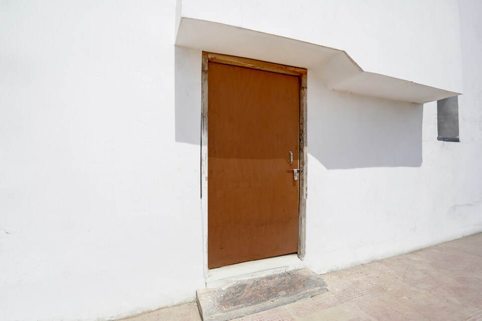 POP HOME 82443J Vrindavan Garden Guest House And Hotel , IIT Kanpur, Kanpur