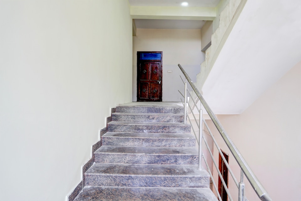 POP HOME 82443J Vrindavan Garden Guest House And Hotel , IIT Kanpur, Kanpur