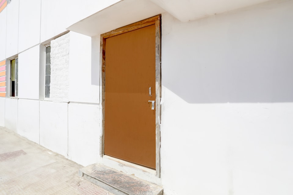 POP HOME 82443J Vrindavan Garden Guest House And Hotel , IIT Kanpur, Kanpur