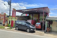 OYO 93875 Tifar House Near Lapangan Raja-raja