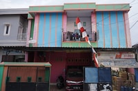 Hotel O Athirah Kost Near Permandian Wisata Istana Mappala