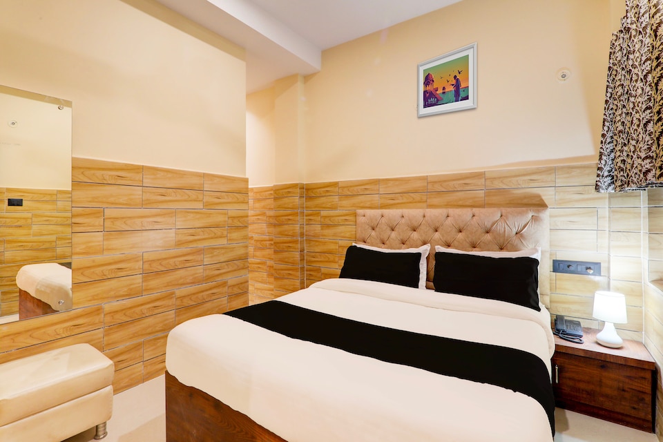 Super OYO 824559 Kalpna Inn, Golghar, Gorakhpur
