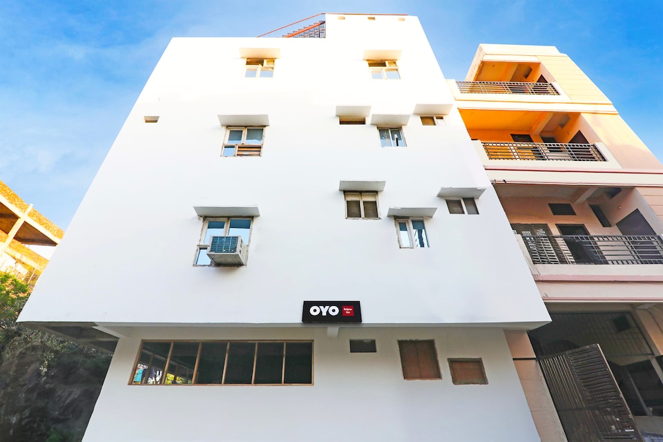 Super OYO 824559 Kalpna Inn, Golghar, Gorakhpur