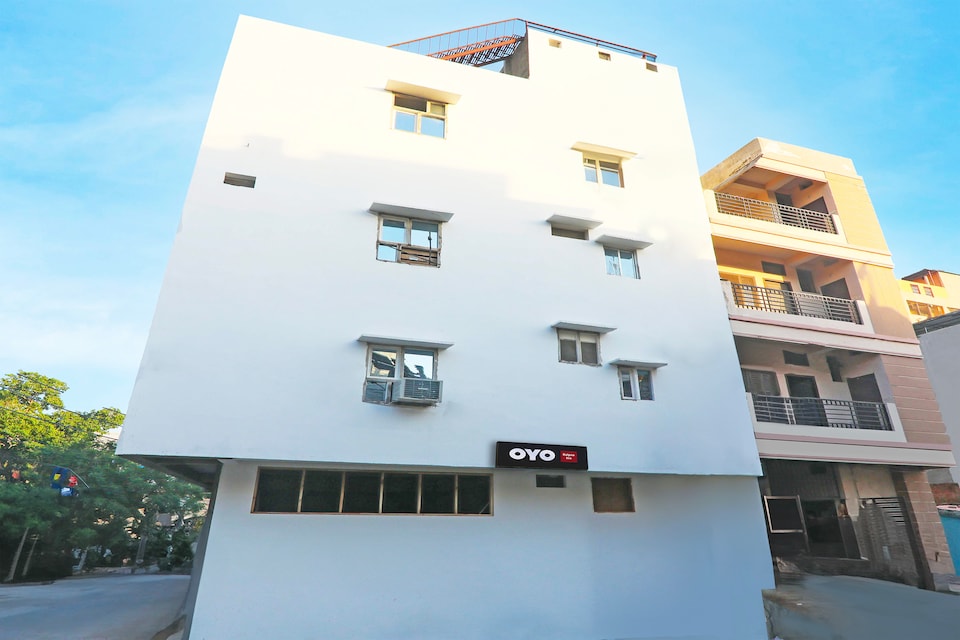 Super OYO 824559 Kalpna Inn, Golghar, Gorakhpur