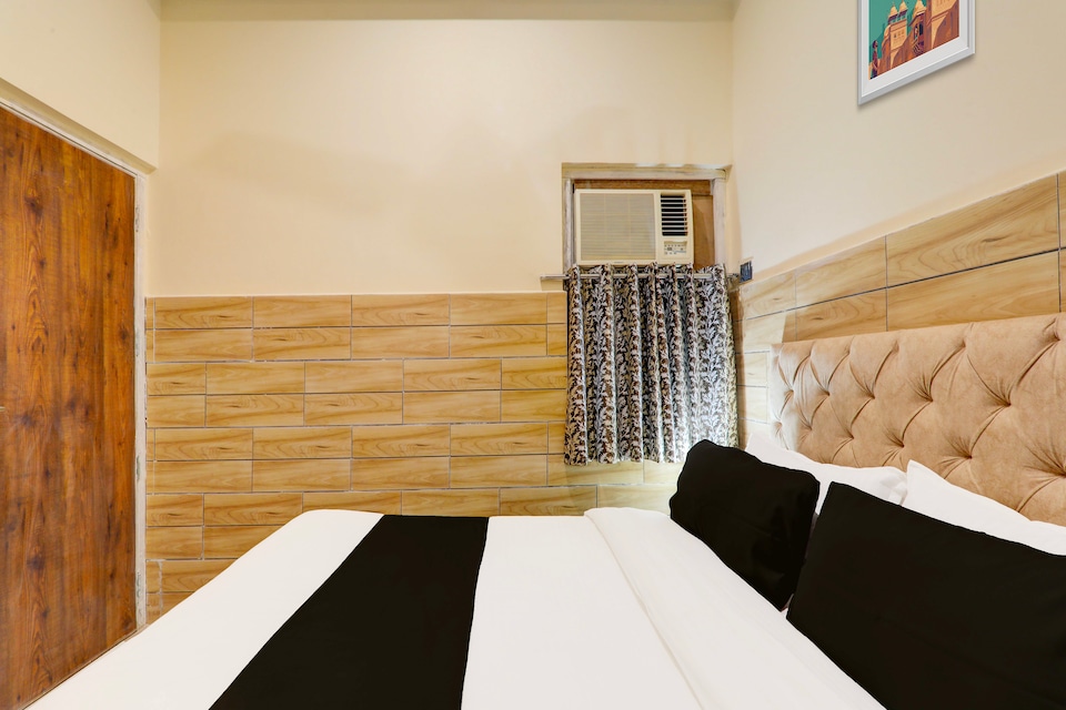 Super OYO 824559 Kalpna Inn, Golghar, Gorakhpur