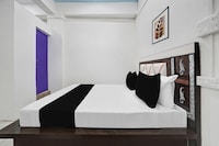 OYO 824576 Mahak Hotel