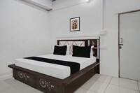 OYO 824576 Mahak Hotel