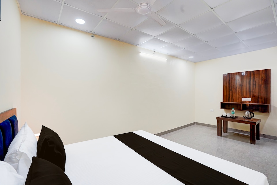 Hotel O Crystal Inn, Ghaziabad City, Ghaziabad