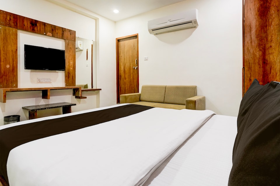 Hotel O RR Hotel, Sayajigunj Vadodara, Vadodara