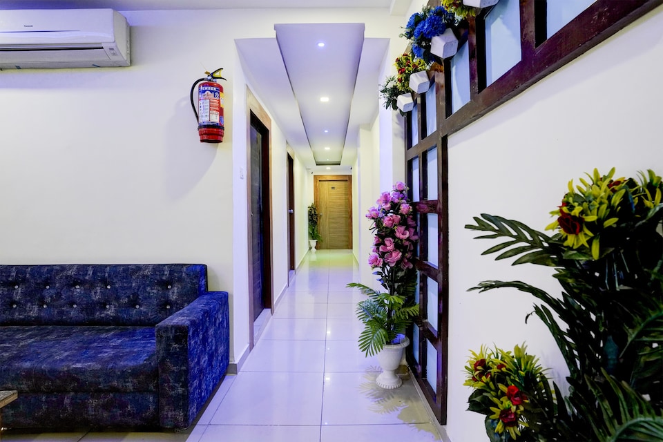 Hotel O RR Hotel, Sayajigunj Vadodara, Vadodara