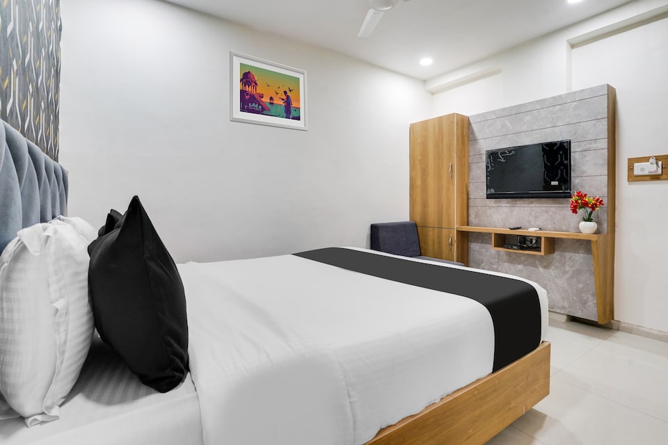 Hotel O GREEN TREE, Chandkheda Ahmedabad, Ahmedabad