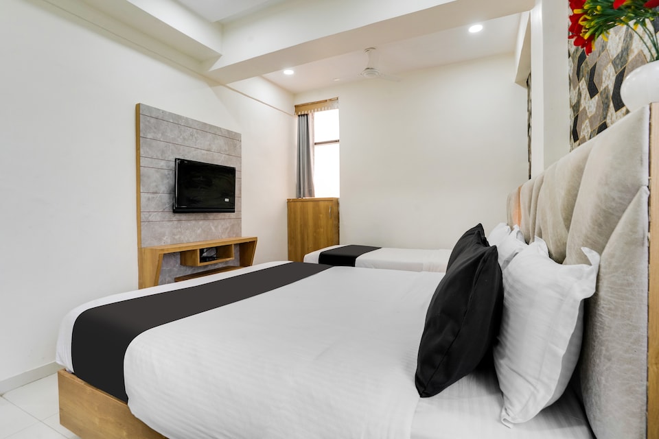 Hotel O GREEN TREE, Chandkheda Ahmedabad, Ahmedabad