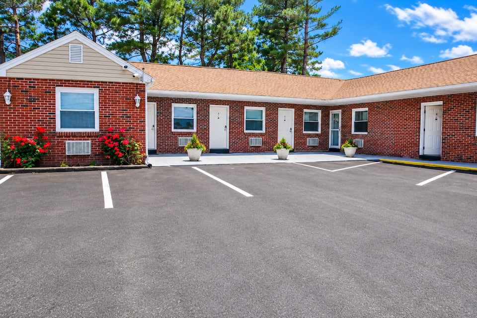 The Lancaster Motel By OYO Ronks near Paradise, C17572, Ronks, PA