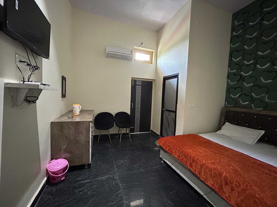 OYO 825029 PERRY HOTEL, Chandausi, Chandausi