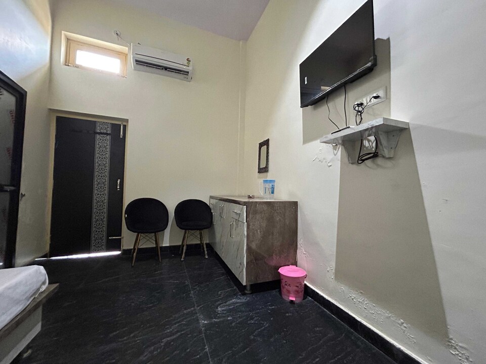 OYO 825029 PERRY HOTEL, Chandausi, Chandausi