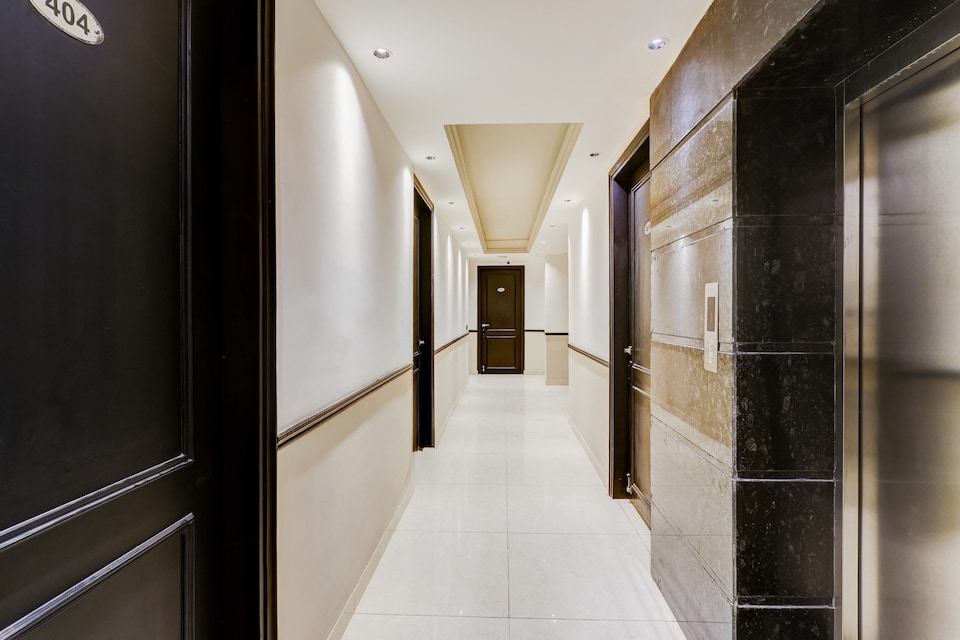 Super Townhouse Oak Udyog Vihar, Old Gurgaon, Gurgaon