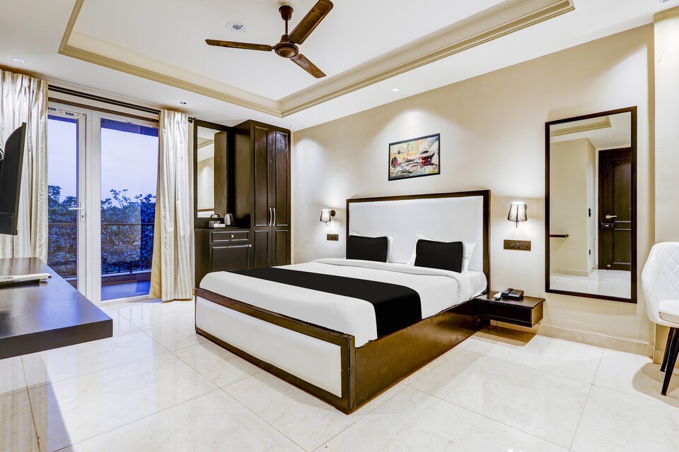Super Townhouse Oak Udyog Vihar, Old Gurgaon, Gurgaon