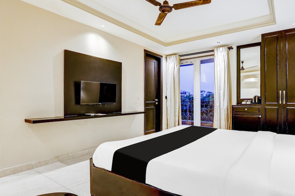 Super Townhouse Oak Udyog Vihar, Old Gurgaon, Gurgaon