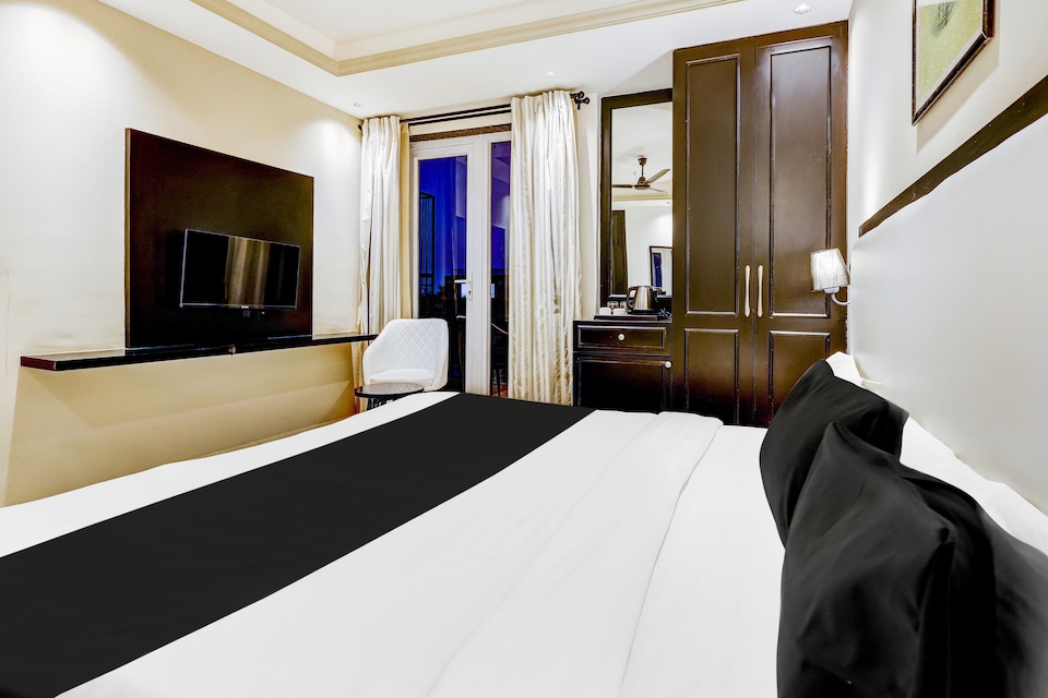 Super Townhouse Oak Udyog Vihar, Old Gurgaon, Gurgaon