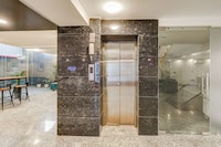 Super Townhouse Oak Udyog Vihar