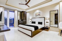 Super Townhouse Oak Udyog Vihar
